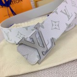 大人気!!新色ルイヴィトン コピー サンチュール・モノグラム プリント 40MM リバーシブルベルト vuk08611