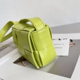 大人気!!新色ボッテガ ヴェネタ カセット クロスボディ ミニ バッグ コピー 667048VCQ729007