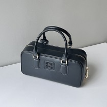 新色登場 ミュウミュウ 偽物 レザートップハンドバッグ myi34144