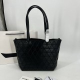 n級 おすすめBAOBAO ISSEY 偽物 MIYAKE カルトン メタリック バッグ bas72326