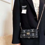 大人気！ルイヴィトン チェーン付き携帯電話バッグ 偽物 vuh16247