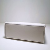 累積売上総額第１位！フェンディ サンシャイン 偽物 レザーショッパーバッグ fep47883