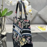 容量大!!ディオール ブックトート 偽物 Dior Petites Fleurs刺繍 deb77065