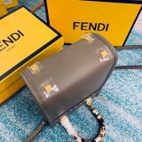 フェンディ サンシャインショッパー 偽物 エラフレザー ミニバッグ fei21852