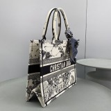 目を惹くカラー ディオール BOOK TOTE 偽物 ミディアムトートバッグ キウリ dez85857