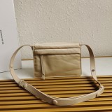 人気急上昇プラダ 偽物☆パッド入りフラップバッグ Re-Nylon ジッパーポケット pui44266