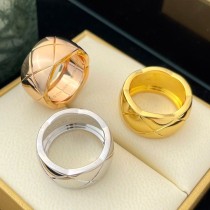 お洒落に♪シャネル ココクラッシュリング 偽物 18Kベージュ ラージ shb87314