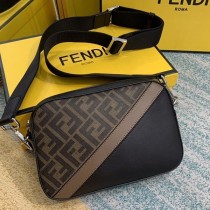 激安価格！フェンディ カメラショルダーバッグ スーパーコピー fed40251