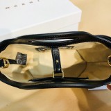 大人気!!新色 マルニ TROPICALIA マイクロ かごバッグ 偽物 マルニ ハンモックバッグ mab37012