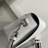 すぐ届 プラダ レタリングロゴ レザー ショルダーバッグ 偽物 puc97248