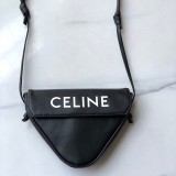 世界中で大人気♪ セリーヌ ショルダーバッグ 偽物 トライアングルバッグ ロゴ トリオンフ Cel67814