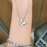 目を惹くカラー ヴァンクリーフ☆トゥーバタフライペンダント VCARO8FO00