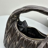 ミュウミュウ ワンダー 偽物マテラッセ再生ナイロン ショルダーバッグ myf06688
