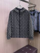 LV公式サイトでも同型で!両面のルイヴィトン​スーパー ​ジャケットを着て新しいモデルの男の人を開きます525 ss秋、元の完全なハイエンドのバージョン単三標M00618