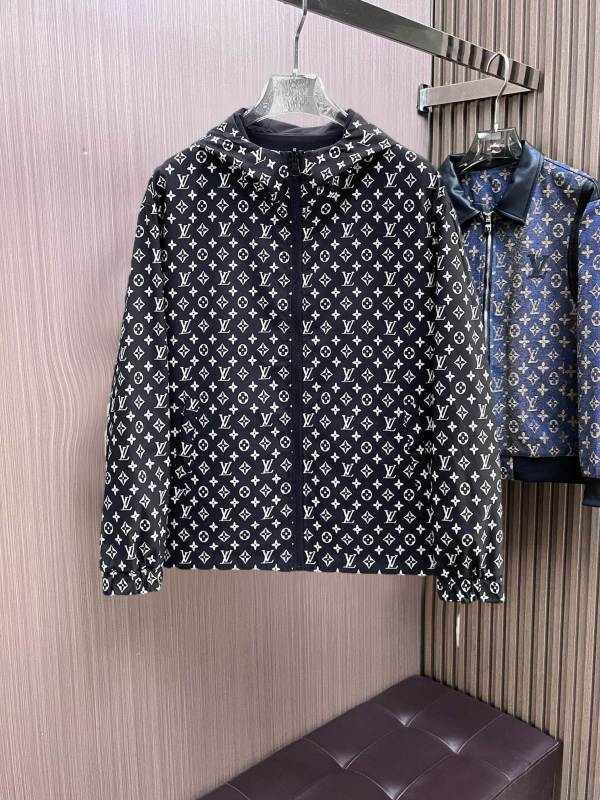 LV公式サイトでも同型で!両面のルイヴィトン​スーパー ​ジャケットを着て新しいモデルの男の人を開きます525 ss秋、元の完全なハイエンドのバージョン単三標M00618