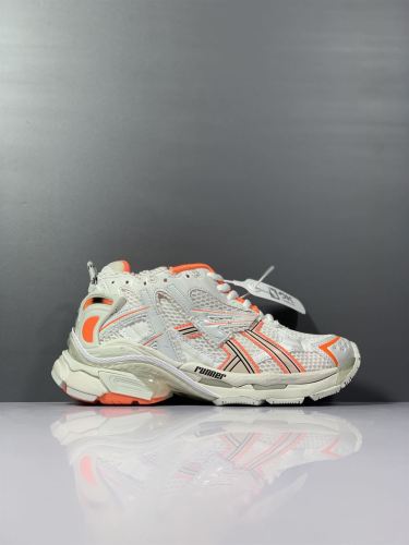 BALENCIAGA RUNNER SNEAKER IN FLUO ORANGE – BLA056