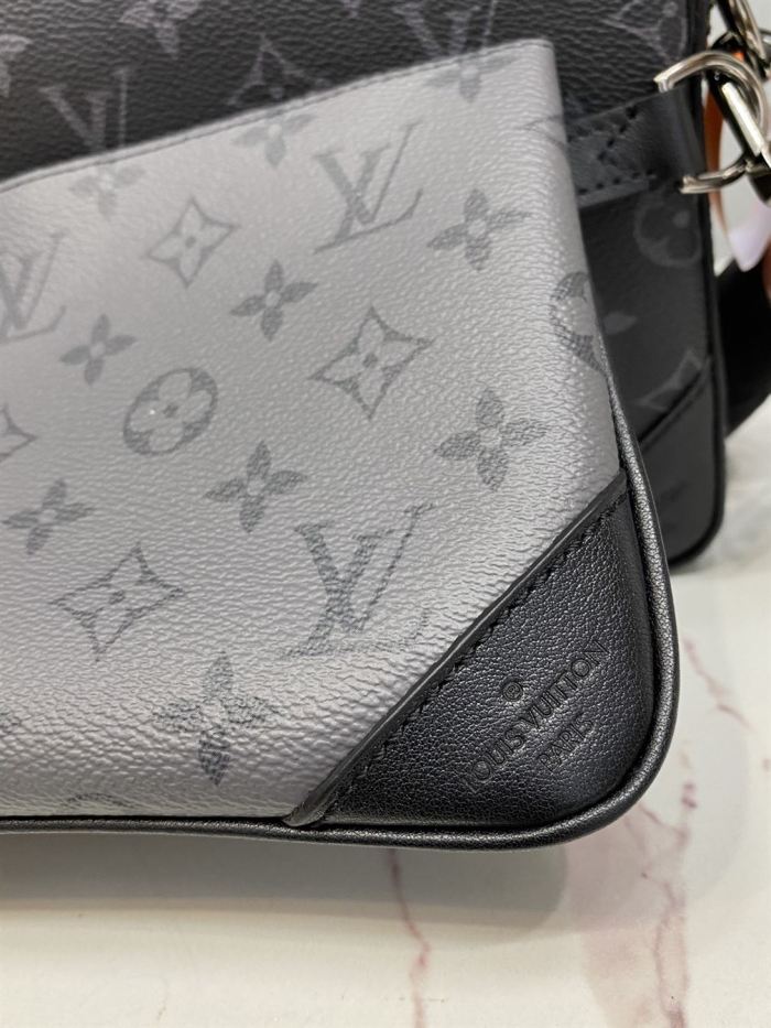 LOUIS VUITTON TRIO MESSENGER BAG – LVB025