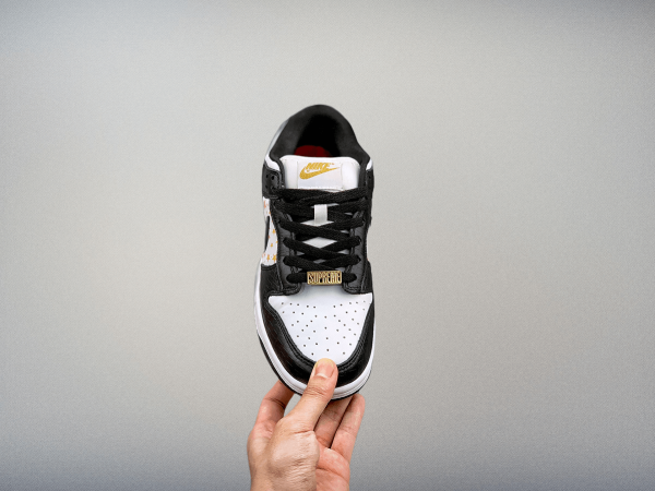 Superme x Dunk SB Low “Black Stars”