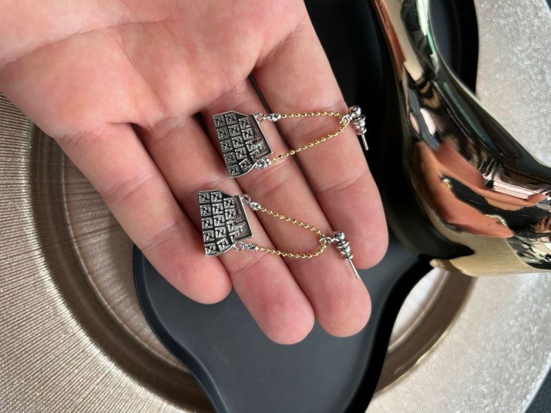 Orecchini Fendi