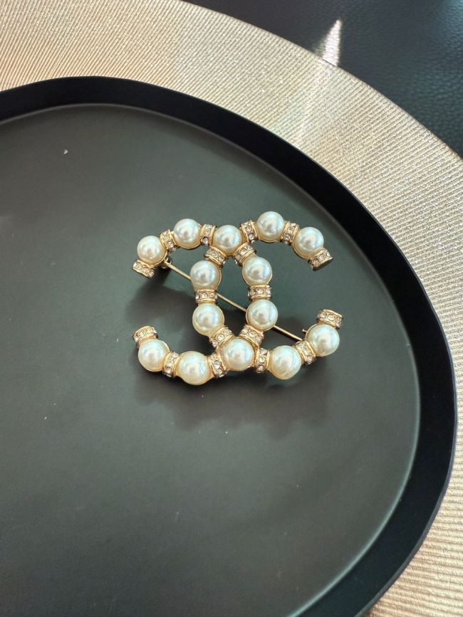 Spilla Chanel