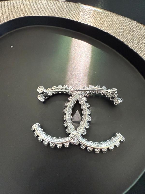 Spilla Chanel