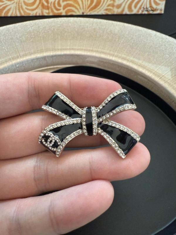 Spilla Chanel