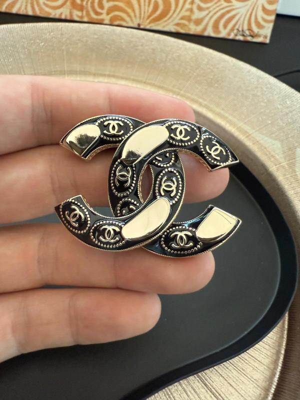 Spilla Chanel
