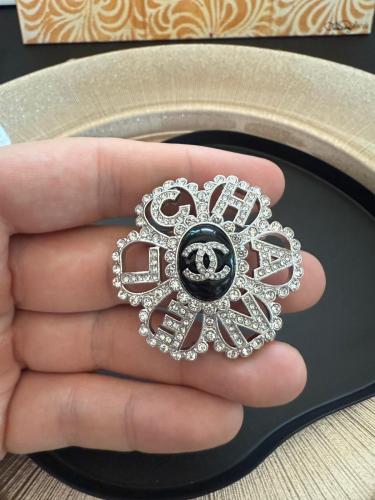 Spilla Chanel