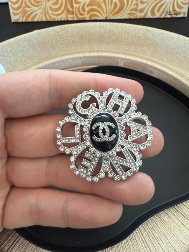 Spilla Chanel