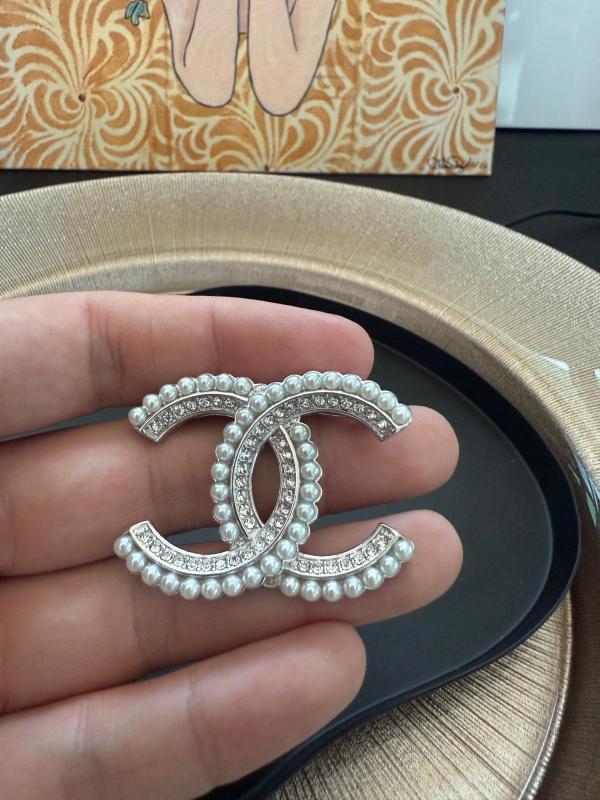 Spilla Chanel
