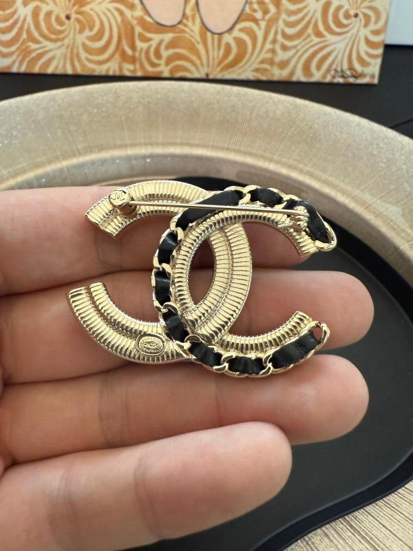 Spilla Chanel