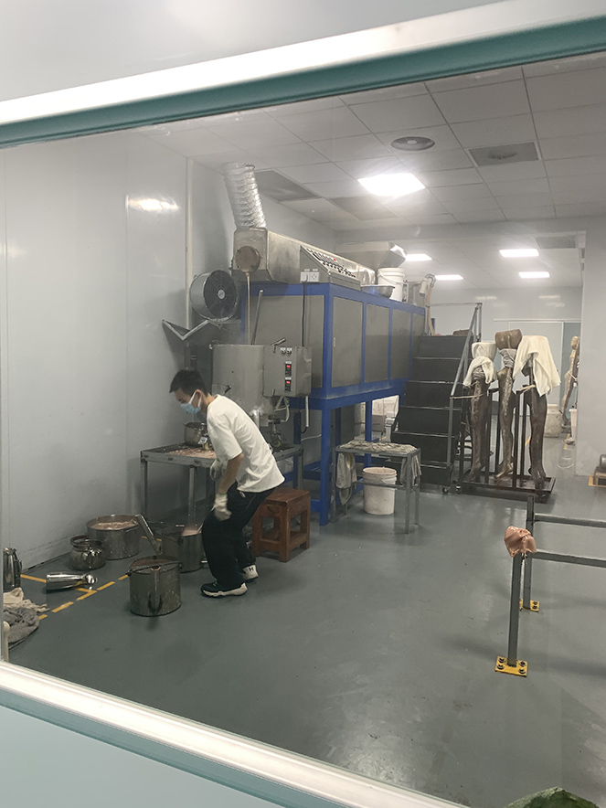 Injecting TPE Material