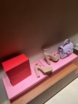 Women 𝑉*𝐴𝐿𝐸𝑁𝑇𝐼𝑁𝑂 Top Sneakers