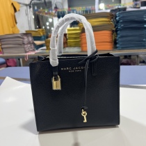 M*ARC J*ACOBS Top Bag 23*20*10CM