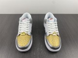 N*IKE DUNK LOW WMNS “Metallic” DH4403-700