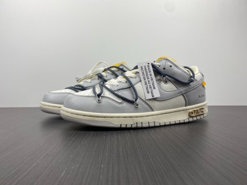 O*ff-W*hite x N*ike Dunk Low