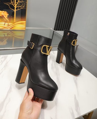 Women 𝑉*𝐴𝐿𝐸𝑁𝑇𝐼𝑁𝑂 Top Sneakers