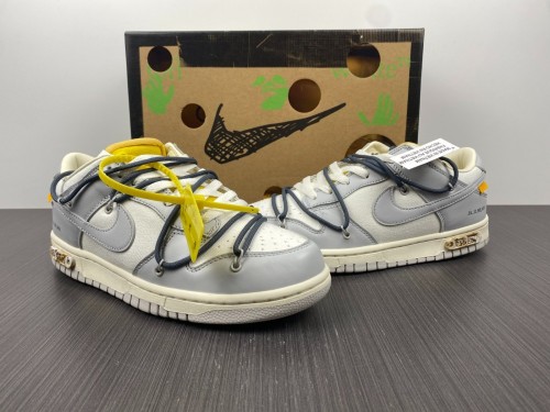 O*ff-W*hite x N*ike Dunk Low