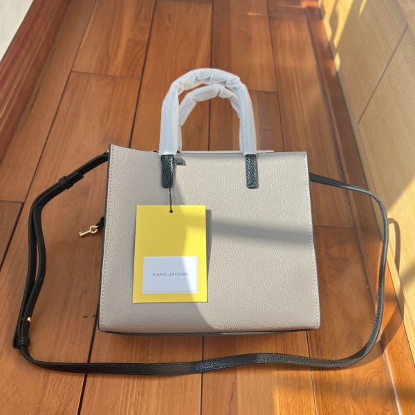 M*ARC J*ACOBS Top Bag 23*20*10CM