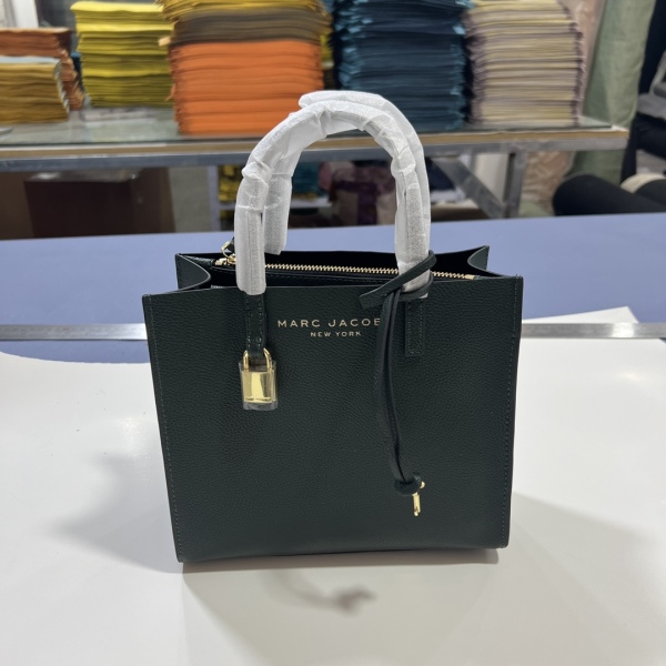 M*ARC J*ACOBS Top Bag 23*20*10CM