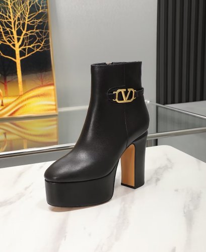 Women 𝑉*𝐴𝐿𝐸𝑁𝑇𝐼𝑁𝑂 Top Sneakers