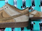 SB Dunk Low 883232-700