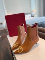 Women 𝑉*𝐴𝐿𝐸𝑁𝑇𝐼𝑁𝑂 Top Sneakers