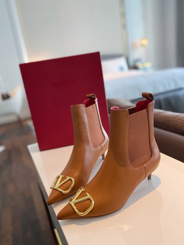Women 𝑉*𝐴𝐿𝐸𝑁𝑇𝐼𝑁𝑂 Top Sneakers