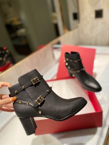 Women 𝑉*𝐴𝐿𝐸𝑁𝑇𝐼𝑁𝑂 Top Sneakers