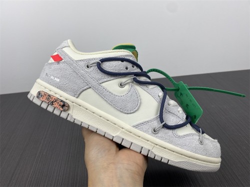 O*ff-W*hite x N*ike Dunk Low