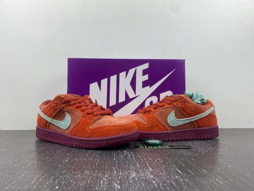N*ike SB Dunk Low “Mystic Red” DV5429-601