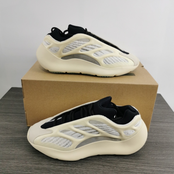 Y*eezy Boost 700 V3 Grey Azael