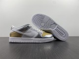 N*IKE DUNK LOW WMNS “Metallic” DH4403-700