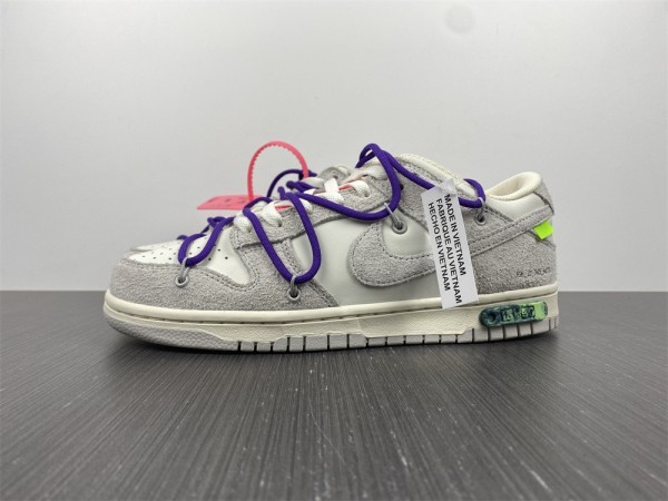 O*ff-W*hite x N*ike Dunk Low
